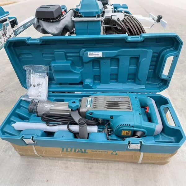 TOTAL 1700w Demolition Breaker (TH217068)